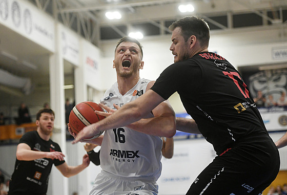 D��ín, 7.2. 2026, BK D��ín - Nymburk, zápas basketbalové ligy. Vlevo domácí Jan...