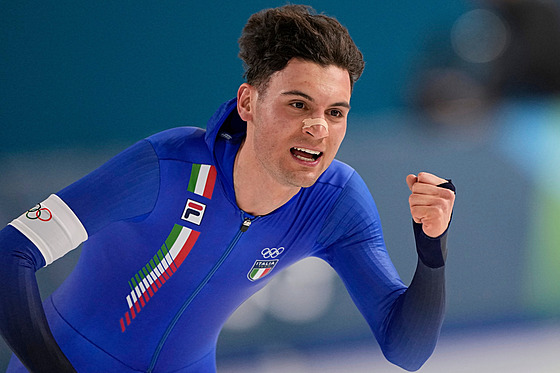 Riccardo Lorello z Itálie v závod� mu�� na 5 000 metr� v rychlobruslení na...