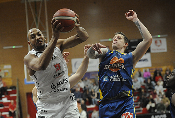 Zde Key z Pardubic dosko�il v souboji s ústeckým Ladislavem Peckou.