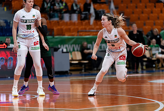 Eli�ka �ílová z KP Brno u mí�e v zápase s SB� Ostrava