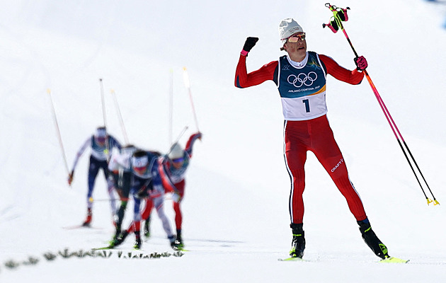 Suverén Klaebo slaví šesté olympijské zlato, Novák byl ve skiatlonu devatenáctý