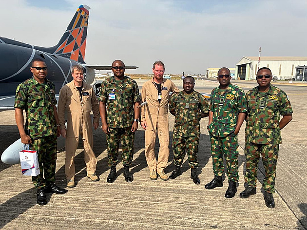 Obletěli Saharu se šroubovákem v kapse. Let českého Skyfoxu byl majstrštyk