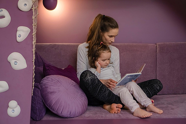 Jídlo či infekce ji mohou zabít. Matka vážně nemocné dcery vyhrála nad úřady