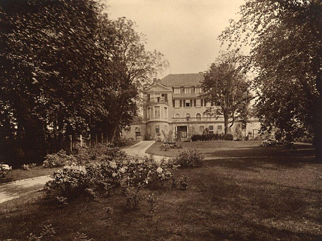 Hledá se ztracená socha z vily Löw-Beer v Brně. Nálezce dostane milion