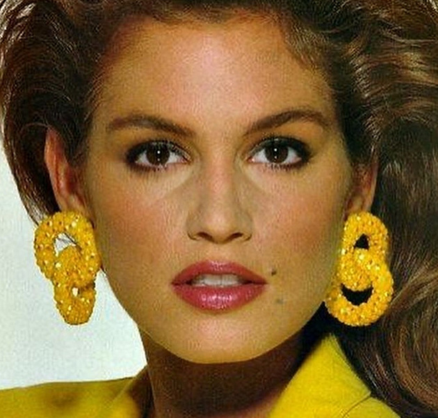 Supermodelka Cindy Crawfordová slaví šedesát, stárne s grácií