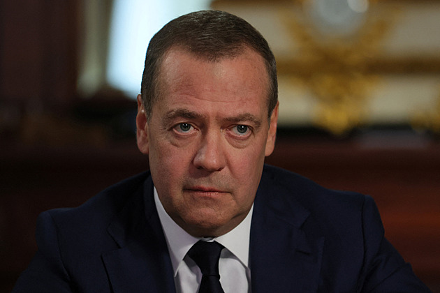 Jaderná dohoda s USA končí. Hodiny soudného dne tikají, řekl Medveděv