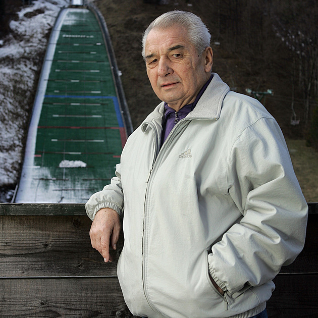 Vyhrožovali mu zrušením oddílu, pak na něj plivali. Raškova zlatá cesta měla dohru