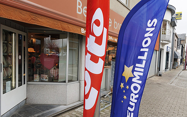 Ospalá vesnice se proměnila v ráj boháčů, parta přátel tu vyhrála miliardový jackpot