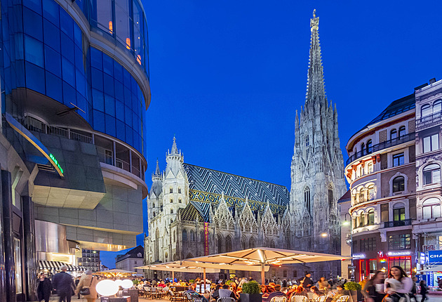 Praha debatuje o LED lampách veřejného osvětlení. Ve Vídni si vyvinuli vlastní