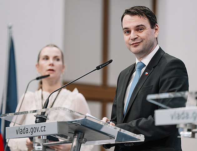 Macinka v Mnichově vystoupí po boku Clintonové, setká se s čínským ministrem
