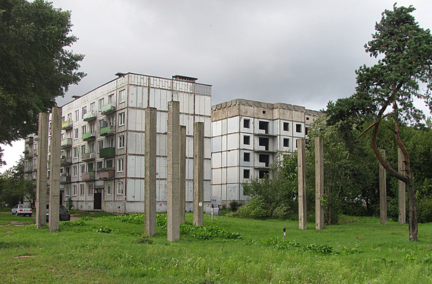 Z rybářské vesnice sovětskou enklávou. Prokletí lotyšské Karosty trvá dodnes