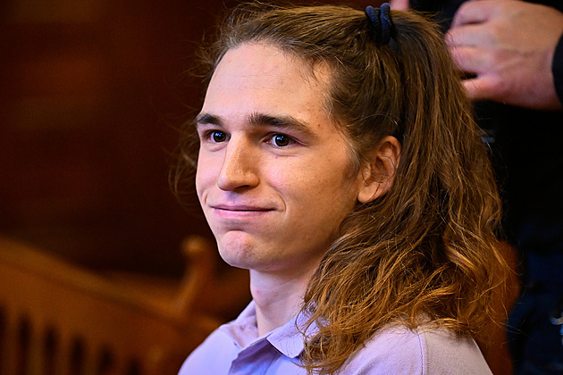 Nebinární aktivistka v Maďarsku zbila obuškem neonacisty, dostala osm let vězení