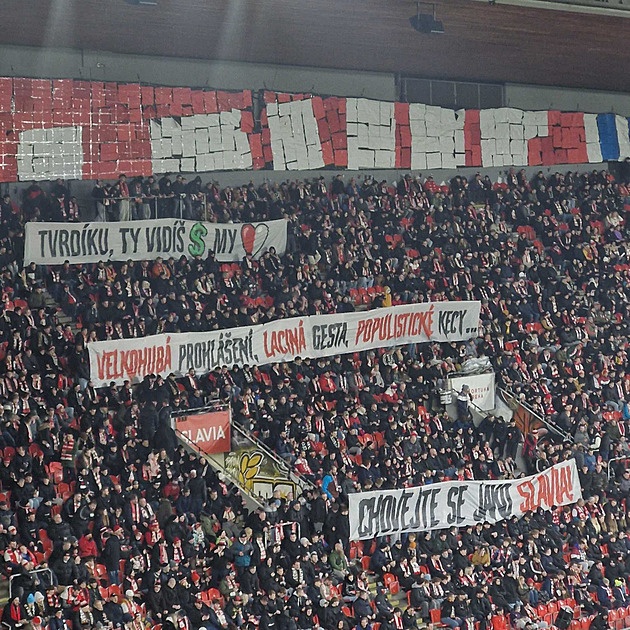 Protest v Edenu: Tvrdíku, ty vidíš peníze! Tribuna Sever mlčela, pak jásala s Chorým