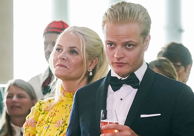 Skřítek, playboy, násilník. Případ princeznina syna otřásá norskou monarchií
