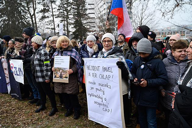 Jde na náměstích o rozbití vlády, nebo celé země? Ekonomický rozměr konfliktů se stále opomíjí
