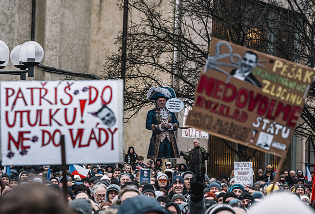 Polibek smrti pro Pavla? Staří bílí muži o demonstraci za prezidenta i šancích nového hnutí Naše Česko