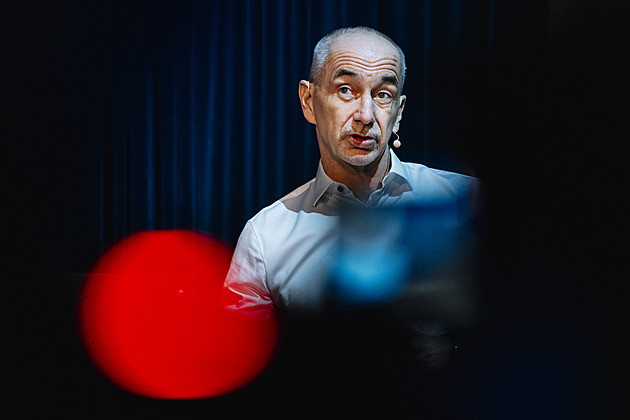 Senátor v Hradci obhajuje křeslo s Kubou v zádech, soupeřem je i exprimátor