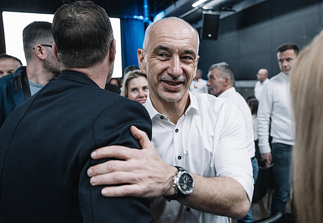 Motoristé by se nedostali do Sněmovny, Kubovo hnutí má skoro 5 %, tvrdí průzkum