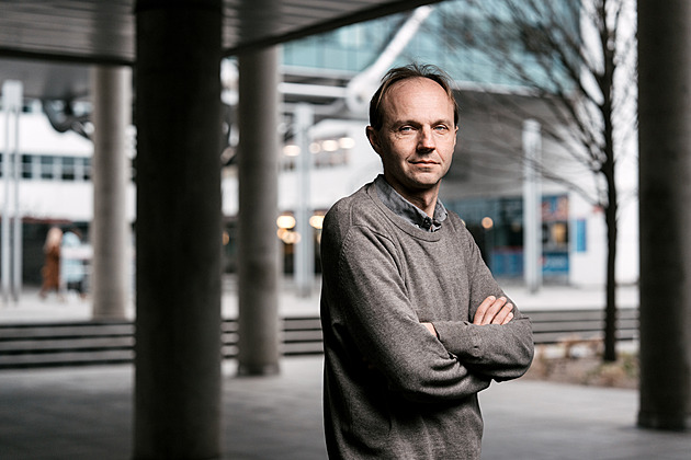 Dálnice není obranný výdaj. Je to proti metodice NATO, varuje ekonom Pavel