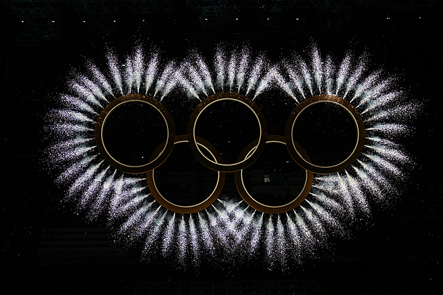 Olympijský oheň v Oblouku míru, Češi ve svetrech. Jak vypadalo unikátní zahájení?