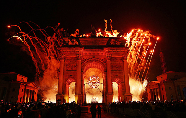 Tomba La Bomba. Oheň zapálila legenda, která tvrdila: Jsem mesiáš a Playboy