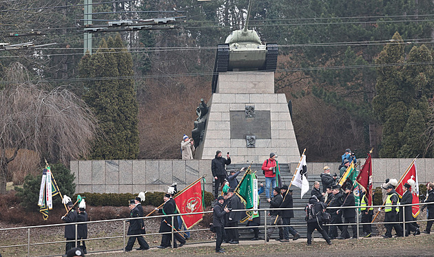 OBRAZEM: Poslední Zdař Bůh. Ostravou prošel průvod horníků, při mši se smutnilo