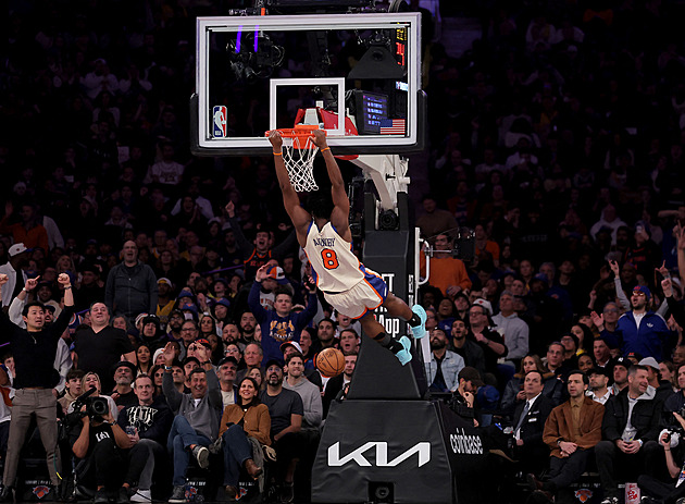 Detroit historicky ničil, proti Krejčího novému týmu zářil pivot Allen