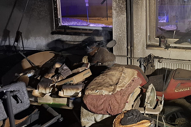 Na Orlickoústecku hořelo v pečovatelském domě, jeden člověk zemřel