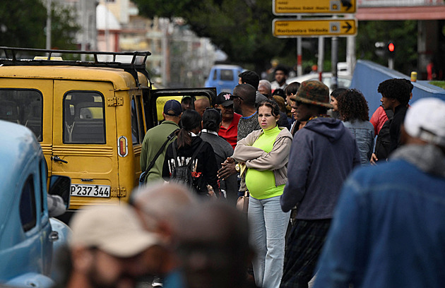 Kuba už tři měsíce nedostává ropu. Přiznala, že začala vyjednávat s USA