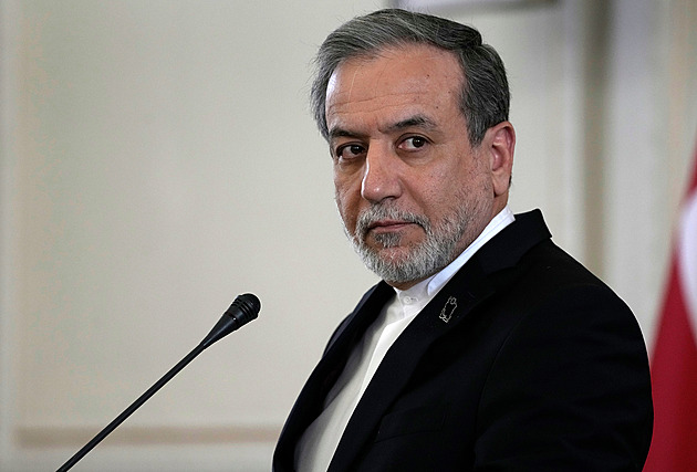 Trump není spokojený s Íránem. S Kubou se chce dohodnout na přátelském převzetí