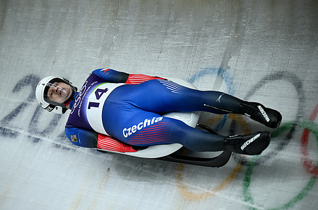 Při svém olympijském comebacku je sáňkař Hyman v půlce závodu na 21. místě