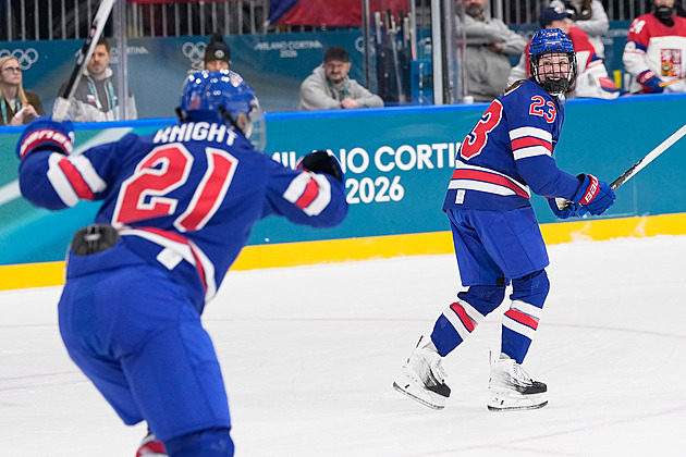 Nezvyklý zvuk i menší prostor. Hokejisty na olympiádě překvapila ledová plocha