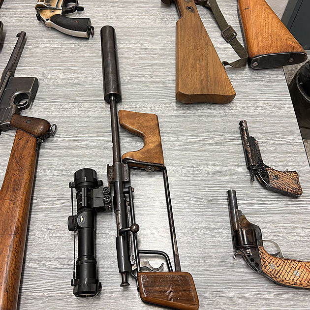 Zbraňová amnestie na jihu Čech. Lidé donesli i kopii pušky ze slavného filmu