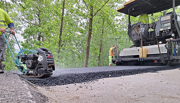 Silnice u Pohledu se sune do údolí, provoz je omezen. V dubnu začne oprava