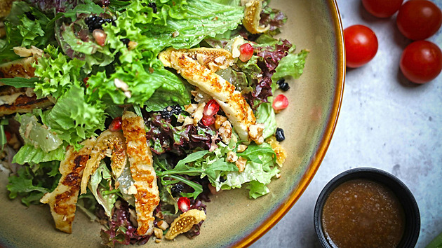 6 vydatných zimních salátů, které vás zasytí lépe než řízek