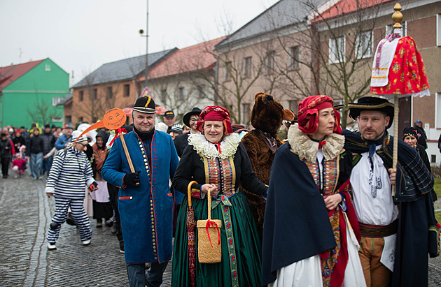 OBRAZEM: Medvěd, vězni či kosmonaut při masopustním veselí dávali sbohem zimě