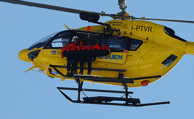 Noha pořád na kusy, vzkázala Vonnová. Je doma, přesouvala se v upraveném tryskáči