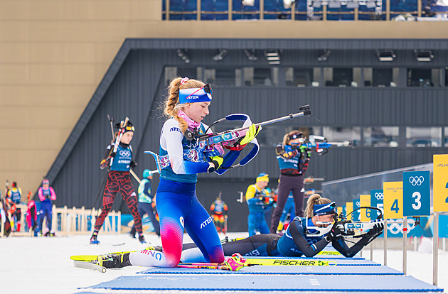 Biatlon na ZOH 2026 ONLINE: Smíšená štafeta. Češi jedou i s Davidovou