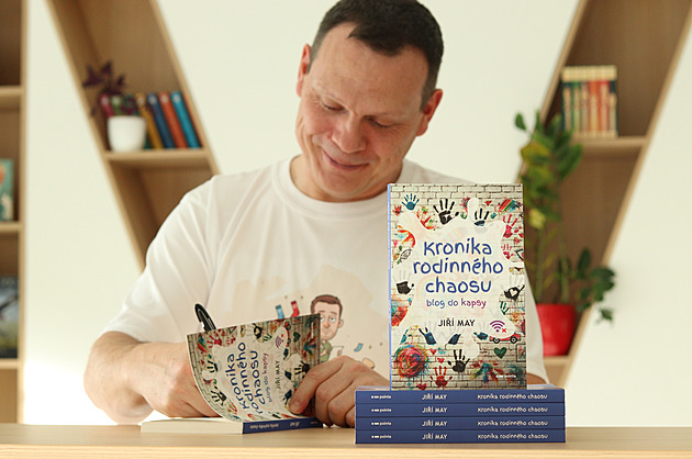 RECENZE: Jak být dobrým tátou? Kronika rodinného chaosu je svéráznou příručkou