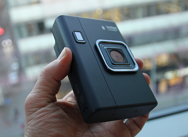 Papírová fotka, co umožní přehrát zvuk. Vyzkoušeli jsme foťák s tiskárnou