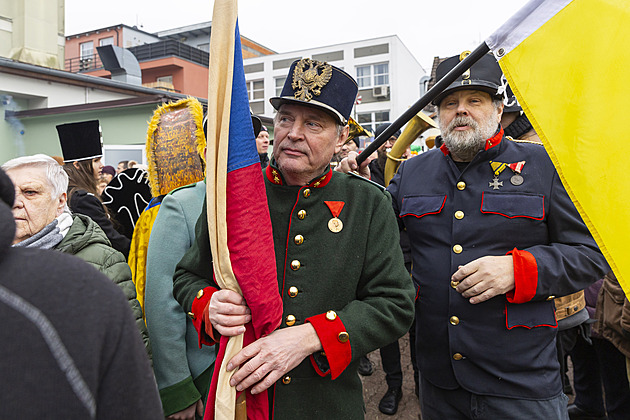 Samuraj, potápěč i láhve piva. Fašank ve Zlíně ozdobily pestré masky