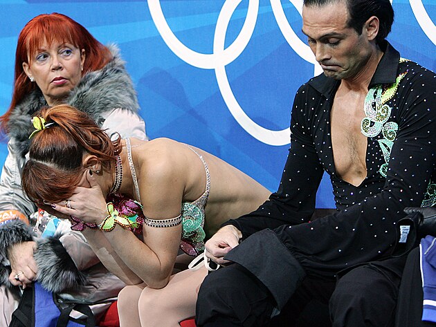 Zdrcen� Barabara Fusar Poliov� a Maurizio Margaglio po p�du v origin�ln�m tanci...