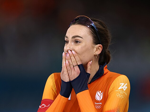 Rychlobrusla�ka Femke Kokov� z Nizozemska se raduje po z�vod� na 1000 metr� na...