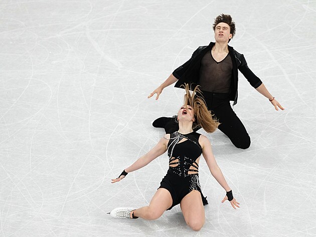 Kate�ina Mr�zkov� a Daniel Mr�zek vystupuj� v sout�i rytmick�ch tanc� na...