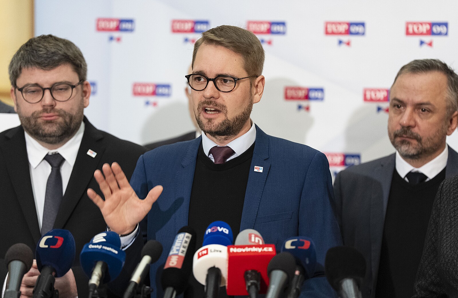 Vláda se kvůli dívkám z Česka musí vyjádřit ke kauze Epstein, žádá šéf TOP 09