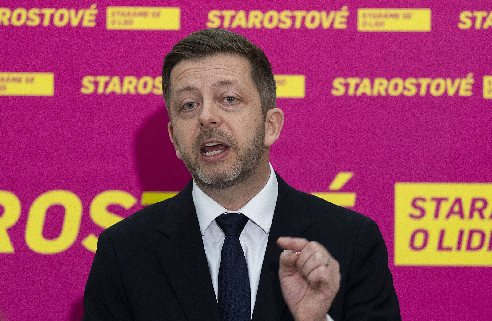 Vláda hazarduje s bezpečností země, říká Rakušan. Škrtla 21 miliard na obranu