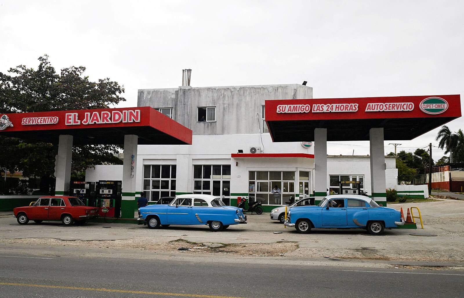 Kuba už tři měsíce nedostává ropu. Přiznala, že začala vyjednávat s USA