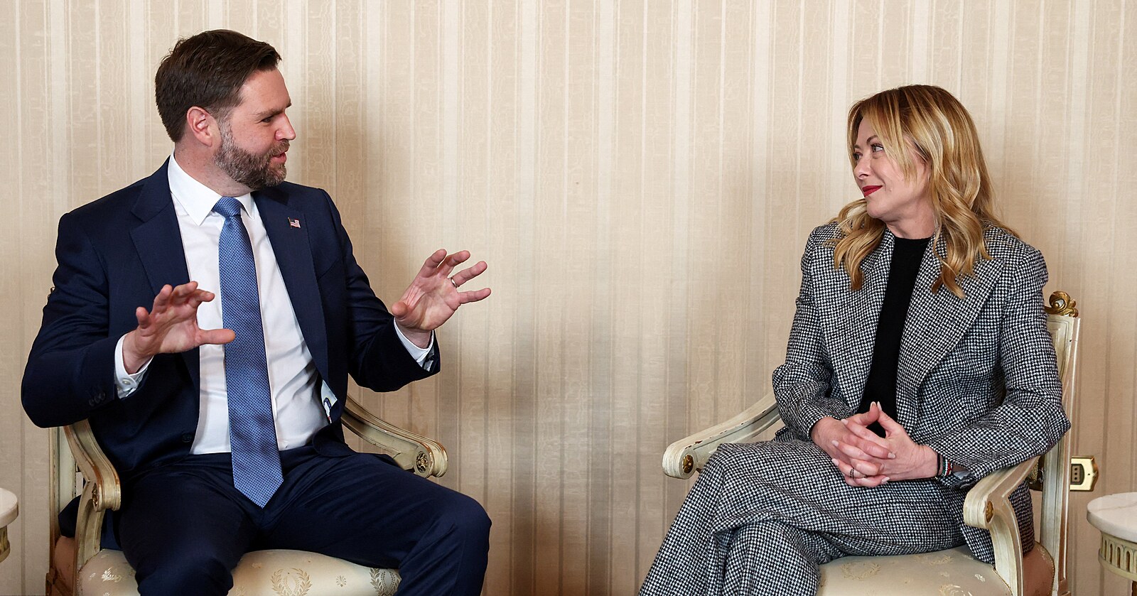 Meloniová mluvila s Vancem o hodnotách. V Miláně se zatím demonstrovalo proti ICE