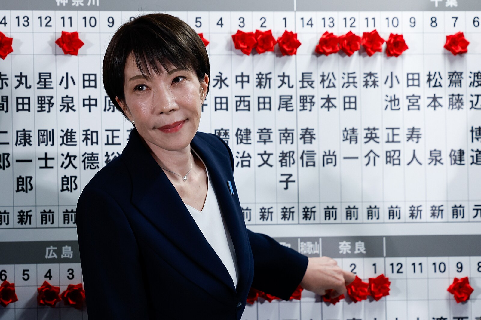 Strana japonské premiérky slaví drtivé vítězství a chystá změny ústavy