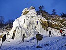 Nad�enci ��d� na ledov� st�n� ve V�ru kousek za hranicemi Jihomoravsk�ho kraje.